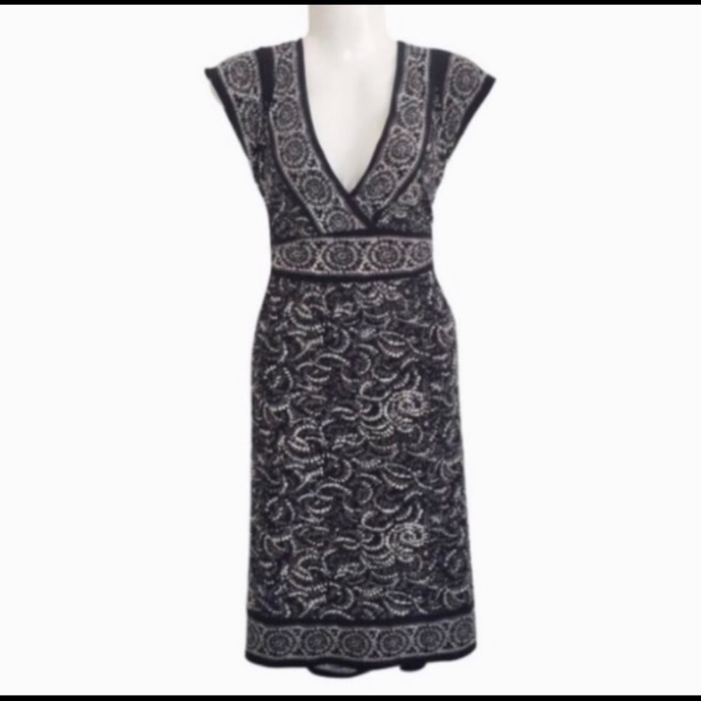 BCBGMAXAZRIA Casual PRINTED WRAP DRESS 
Size S/M